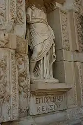 statue