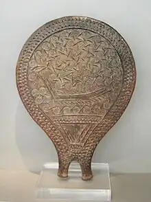 « Poêle à frire » trouvée à Chalandrianí sur l'île de Syros (2800-2300 av. J.-C.)