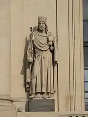 Statue de Childebert Ier ornant la façade de l'Hôtel-Dieu de Lyon par Prost.